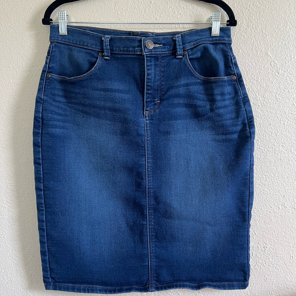 ⭐️Lee Women's Blue Denim Skirt⭐️